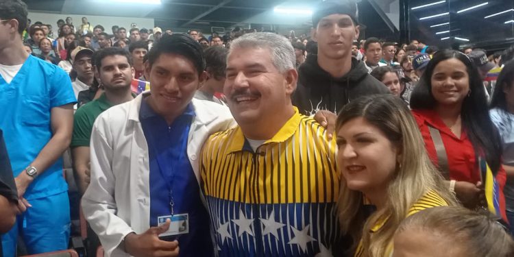 8 mil jóvenes zulianos cursan estudios universitarios con la ayuda del Gobernador Luis Caldera