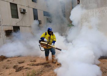 Combatiendo focos de enfermedades Alcaldía de Maracaibo fumiga Residencias Lago Azul 4 Combatiendo focos de enfermedades Alcaldía de Maracaibo fumiga Residencias Lago Azul