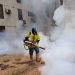 Combatiendo focos de enfermedades Alcaldía de Maracaibo fumiga Residencias Lago Azul