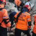 Equipo de Protección Civil Maracaibo ayuda en labores de rescate en La Guaira