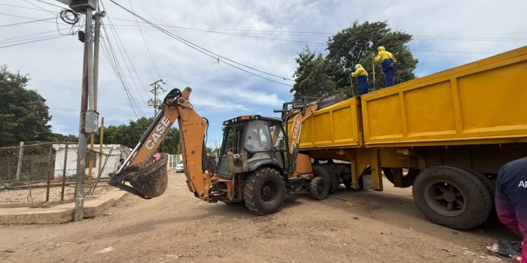 Alcaldía de Maracaibo estima extraer mil toneladas de desechos de la cañada 23 de marzo en la parroquia Idelfonso Vásquez