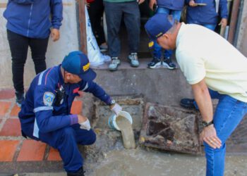 Tanquillas de electricidad llenas de grasas detectó la Alcaldía de Maracaibo en Altos del Sol Amada I