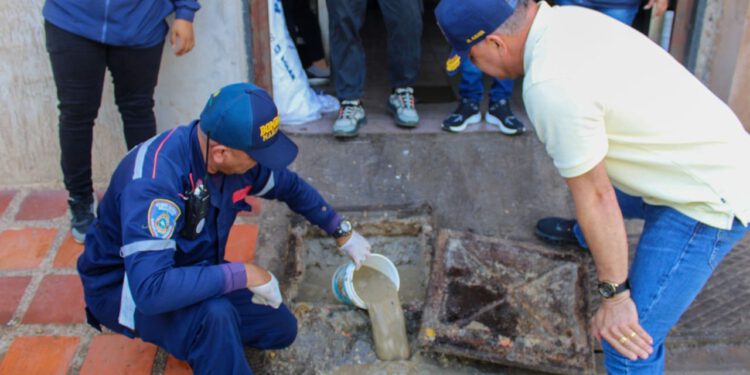 Tanquillas de electricidad llenas de grasas detectó la Alcaldía de Maracaibo en Altos del Sol Amada I 1 Tanquillas de electricidad llenas de grasas detectó la Alcaldía de Maracaibo en Altos del Sol Amada I