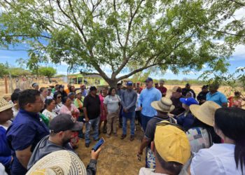 Gobernador Caldera entrega 1.200 metros de tuberías de agua y financiamientos comunitarios en Mara