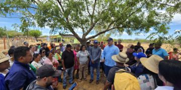 Gobernador Caldera entrega 1.200 metros de tuberías de agua y financiamientos comunitarios en Mara