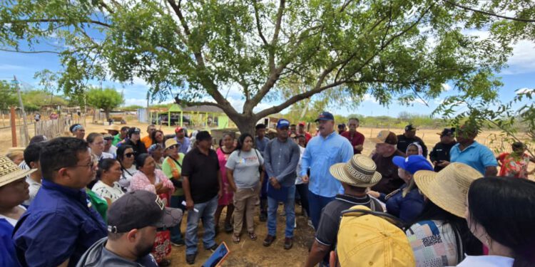 Gobernador Caldera entrega 1.200 metros de tuberías de agua y financiamientos comunitarios en Mara