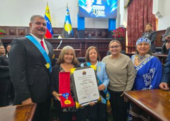 Zulia rinde tributo al poeta y escritor Udón Pérez y otorga Orden Lago de Maracaibo a 100 años de su siembra