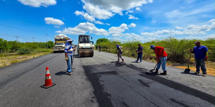 Plan Estadal de Asfaltado suma 90 mil toneladas de asfalto colocadas en la autopista Lara–Zulia