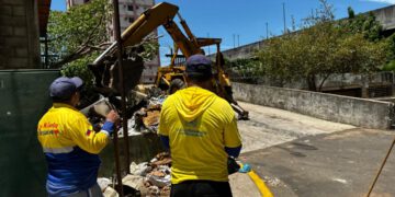 Alcaldía de Maracaibo ejecutó limpieza de terreno adyacente a las Torres del Saladillo para tranquilidad de más de 1.400 familias