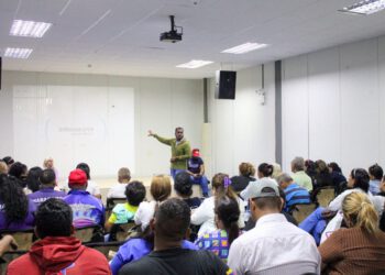Comuneros debatieron sobre fortalecimiento del programa Boticas Comunales