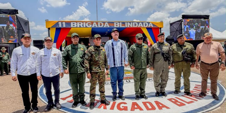 Gobernador Caldera acompaña a la FANB en la entrega de equipos para reforzar el eje fronterizo del Zulia