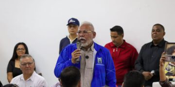 Autoridades y comunidades impulsan debate sobre uso eficiente de la energía y el agua 12 Autoridades y comunidades impulsan debate sobre uso eficiente de la energía y el agua