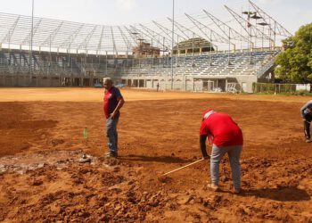 Estadio Alejandro Borges empieza a vestirse de verde con la siembra de su nueva grama