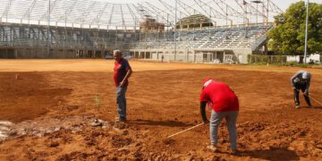 Estadio Alejandro Borges empieza a vestirse de verde con la siembra de su nueva grama