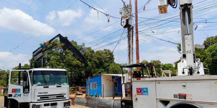 Activan 25 frentes de trabajo para atender averías eléctricas en Maracaibo y San Francisco