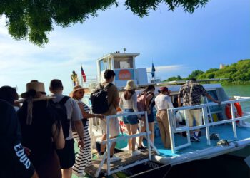 Corzutur fortalece motor turístico zuliano con recorrido lacustre bajo el puente cada fin de semana