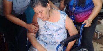 En menos de 24 horas Alcaldía de Maracaibo respondió llamado de adultos mayores con entrega de sillas de ruedas