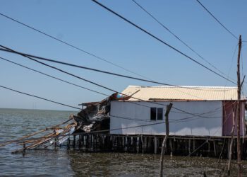 Alcaldía de Maracaibo atiende a familias de Santa Rosa de Agua afectadas por onda tropical