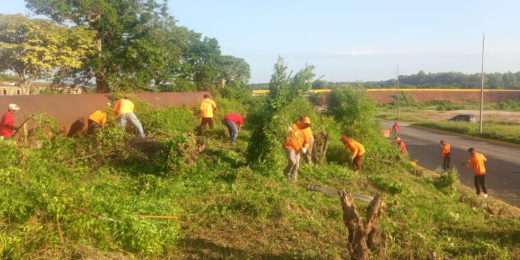 Instituto Autónomo Regional del Ambiente mantiene desplegado plan de saneamiento en la vía Lara-Zulia