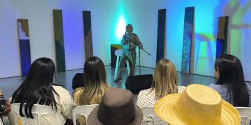 Carlos Moreno hizo vibrar al público en una nueva edición de los "Jueves Culturales" 11 Carlos Moreno hizo vibrar al público en una nueva edición de los «Jueves Culturales»