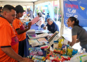 Residentes de Santa Rosa de Agua accedieron a ropa, útiles y alimentos a precios solidarios