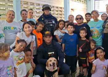 Polimaracaibo despliega taller antidrogas con el oficial canino Tyler durante las vacaciones