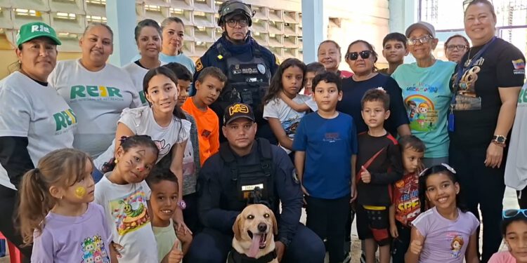 Polimaracaibo despliega taller antidrogas con el oficial canino Tyler durante las vacaciones 1 Polimaracaibo despliega taller antidrogas con el oficial canino Tyler durante las vacaciones