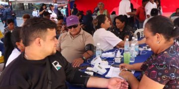 Trabajadores y comunidad disfrutaron de atención social, de salud y mercado popular