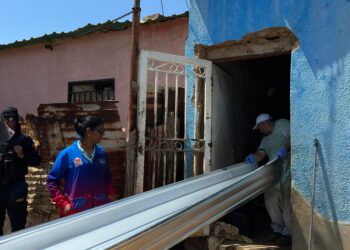 ¡Promesa cumplida! reemplazan techos a casas en Santa Rosa de Agua afectadas por la tormenta 3 ¡Promesa cumplida! reemplazan techos a casas en Santa Rosa de Agua afectadas por la tormenta