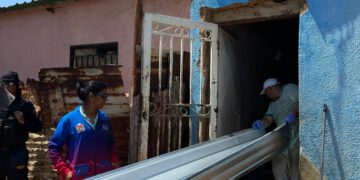 ¡Promesa cumplida! reemplazan techos a casas en Santa Rosa de Agua afectadas por la tormenta 12 ¡Promesa cumplida! reemplazan techos a casas en Santa Rosa de Agua afectadas por la tormenta