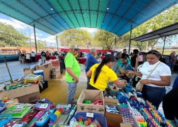 Gobernación del Zulia despliega Feria Escolar con útiles a precios solidarios y atención médica pediátrica