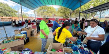 Gobernación del Zulia despliega Feria Escolar con útiles a precios solidarios y atención médica pediátrica