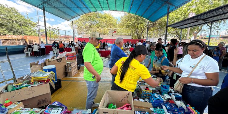 Gobernación del Zulia despliega Feria Escolar con útiles a precios solidarios y atención médica pediátrica 1 Gobernación del Zulia despliega Feria Escolar con útiles a precios solidarios y atención médica pediátrica