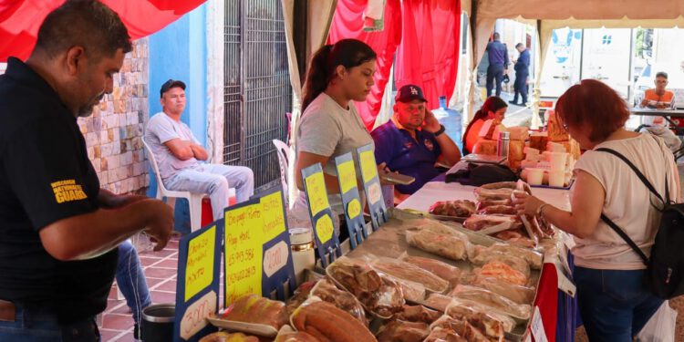 Marabinas califican a los Mercados Populares de la Alcaldía como una alternativa para cuidar el hogar y el bolsillo 1 Marabinas califican a los Mercados Populares de la Alcaldía como una alternativa para cuidar el hogar y el bolsillo