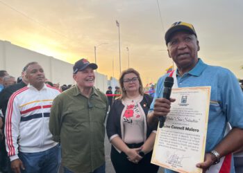 Maracaibo inmortaliza a la gloria deportiva Lino Connell rebautizando la Avenida 24 y con la Orden San Sebastián