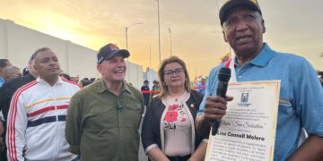 Maracaibo inmortaliza a la gloria deportiva Lino Connell rebautizando la Avenida 24 y con la Orden San Sebastián