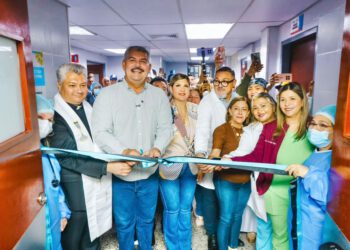 Gobernador Caldera reinaugura UCI, pabellones y área de hospitalización del Hospital Central de Maracaibo