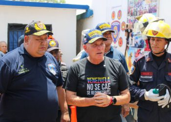 Alcalde Di Martino: Afectaciones por lluvias disminuyeron en comparación con meses pasados  (Maracaibo, 20 de septiembre de 2026).- El alcalde de Maracaibo, Giancarlo Di Martino, informó que los entes adscritos a la municipalidad atendieron las situaciones presentadas en el municipio por las intensas precipitaciones registradas la mañana de este domingo.  «La situación en comparación a meses pasados ha disminuido muchísimo en cuanto a las inundaciones. No hay reportes de contingencias en la parroquia Coquivacoa. La única situación que se nos ha presentado fue en el Terminal de Pasajeros, pero fue atendida oportunamente», informó el Jefe del Gobierno municipal.  Al respecto el presidente del IMA, Janner Pérez explicó que lo ocurrido en las adyacencias del Terminal tuvo que ver con el volumen de agua que superó la capacidad del drenaje delantero que descarga hacia el lago, y actuamos con camiones de achique y bajando los niveles de agua. Estamos atendiendo de manera inmediata las afectaciones que se dieron en la parte delantera del Terminal. Solamente en el frente donde está el drenaje, porque la parte trasera e interna del terminal está con total normalidad. Hay que esperar que el agua termine de drenar hacia el lago”.  El alcalde Di Martino señaló que antes del inicio de gestión, las lluvias provocaban verdaderas situaciones de emergencia en diversos puntos de la ciudad, pero que el nivel de afectaciones ha disminuido. Mencionó como ejemplo que este domingo pudieron desarrollarse sin contratiempos actividades como la Ciclovía y la carrera Alkosto Run & Music Fest, que contó con el apoyo logístico de la municipalidad.  «El maratón se dio de una manera extraordinaria, la salida se produjo de forma tardía por la lluvia, pero se dio; el costo comparado a situaciones anteriores se ha minimizado», enfatizó el Mandatario municipal.  Di Martino expresó su agradecimiento a los directores y fuerza laboral de las dependencias adscritas a la Alcaldía, que este domingo se desplegaron en distintos puntos en una nueva jornada especial de ‘Punto y Círculo’, dirigida a reforzar las tareas de recolección de desechos y embellecimiento urbano.  «La lluvia fue bastante fuerte y prolongada; creo de las más extensas que se han presentado. Llovió bastante, pero tuvo la gracia de Dios y de nuestra Virgen de Chiquinquirá de encontrarnos a todos trabajando en la calle, de tal manera que pudimos abordar las situaciones que se presentaron», destacó el Alcalde.  Invitó a los miembros de su Gabinete a mantener este tipo de jornadas especiales de trabajo e instó a los jefes de organismos de gestión de riesgos a estar preparados para actuar ante cualquier eventualidad. «Estos eventos climáticos van a seguir ocurriendo por la próxima llegada del fenómeno ‘El Niño’ al Zulia; está cerquita de nosotros», dijo el Alcalde Di Martino.  Prensa Alcaldía Bolivariana de Maracaibo