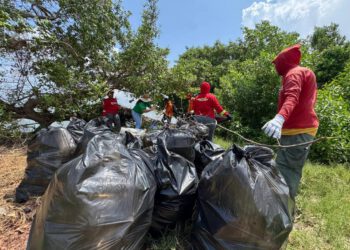 Recolectan más de 1.200 kilos de plástico en la Isla de Providencia por el Día Mundial de la Playa