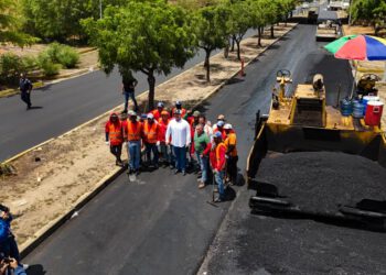 Gobernador Caldera supervisa inicio del  Plan de Asfaltado en 4 kilómetros entre Maracaibo y San Francisco
