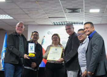 Alcaldía de Maracaibo y Concejo Municipal reconocen trayectoria de la UBV en su 23° aniversario
