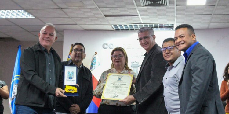 Alcaldía de Maracaibo y Concejo Municipal reconocen trayectoria de la UBV en su 23° aniversario