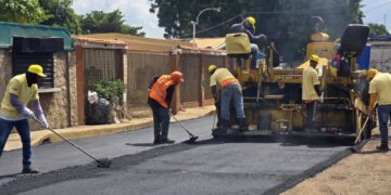 Inicia Plan Estadal de Asfaltado en vías del barrio Alberto Carnevalli para favorecer a más de 28.000 habitantes