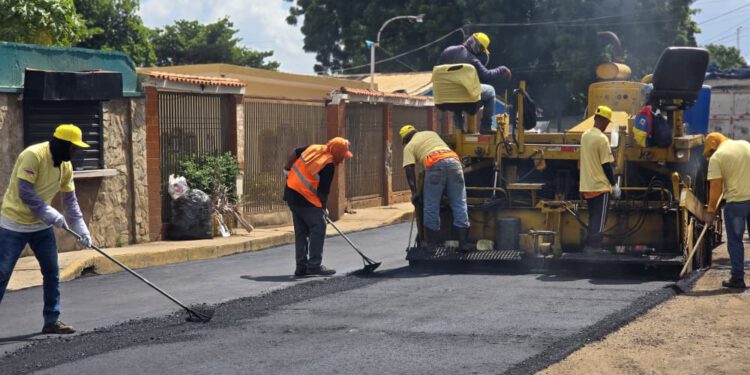 Inicia Plan Estadal de Asfaltado en vías del barrio Alberto Carnevalli para favorecer a más de 28.000 habitantes