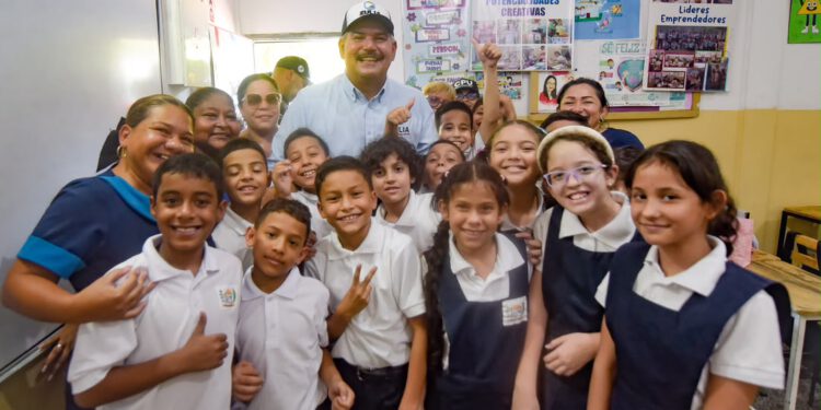 Gobernador inspecciona trabajos de rehabilitación de la Escuela Básica Estadal Marco en la parroquia Raúl Leoni