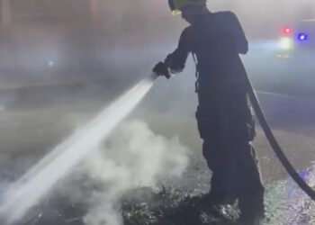 Cuerpo de Bomberos de Maracaibo sofoca incendios provocados en la vialidad de la ciudad