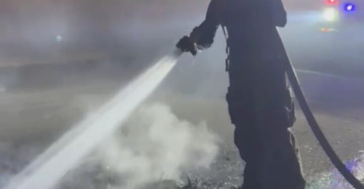 Cuerpo de Bomberos de Maracaibo sofoca incendios provocados en la vialidad de la ciudad
