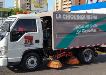Inician jornadas de limpieza en Maracaibo con barredoras mecánicas de la Alcaldía