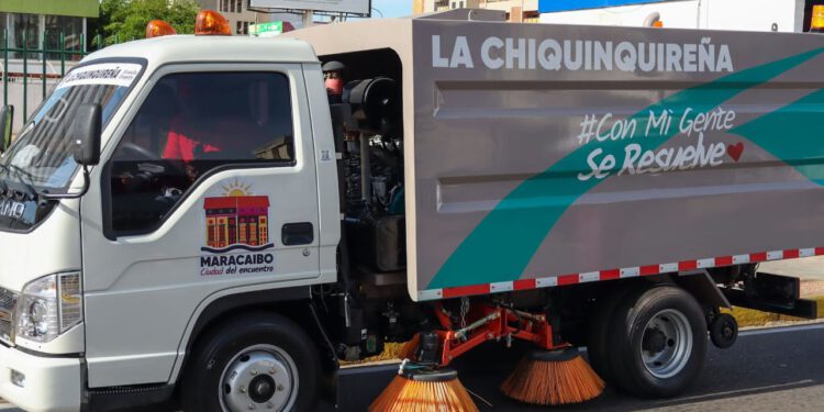 Inician jornadas de limpieza en Maracaibo con barredoras mecánicas de la Alcaldía