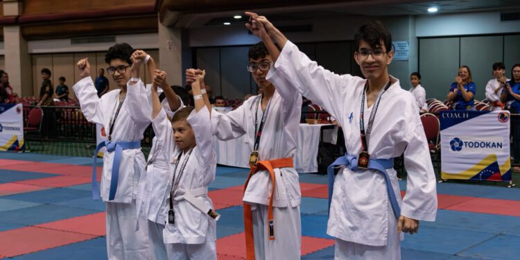 Más de 300 atletas brillaron en la Copa Ciudad de Maracaibo de Karate-Do Kobudo